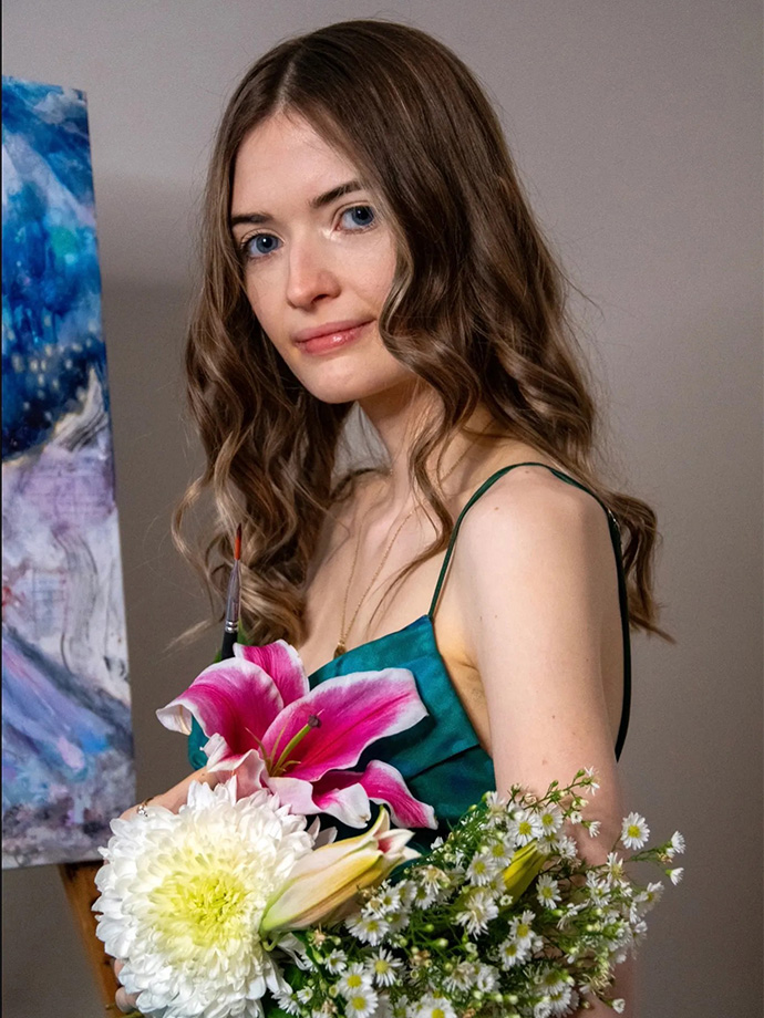 Headshot of artist Elina Isabella